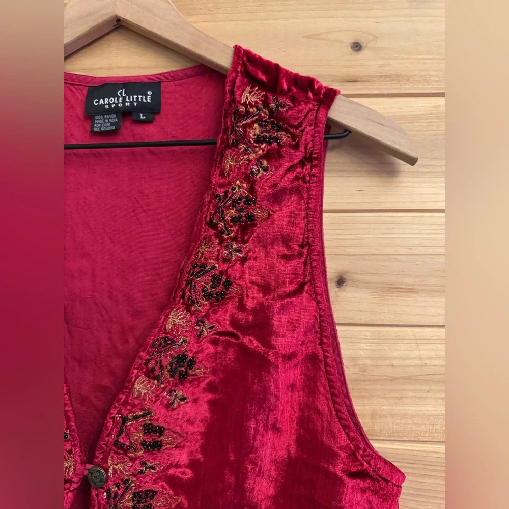VNTG Carole Little Medium Crimson Velvet Embroidered Beaded Cropped Vest Floral